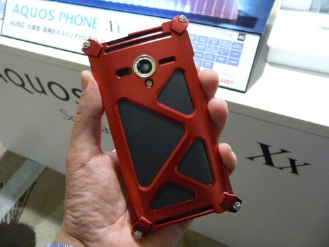 SoftBank 4Gに対応した4.9インチ液晶搭載のハイスペックスマートフォン「AQUOS PHONE Xx 203SH」を写真でチェック【レポート】