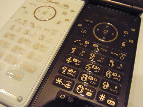 ドコモ、Q-Potコラボケータイ第2弾“ビスケットなケータイ「SH-04C」”を