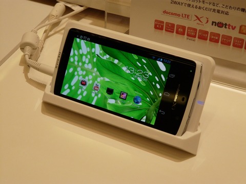 美しさと使いやすさを両立したプレミアムスマートフォン!「MEDIAS X N-04E」を写真でチェック【レポート】