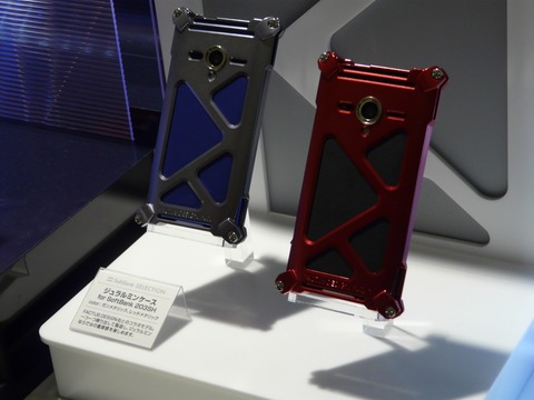 SoftBank 4Gに対応した4.9インチ液晶搭載のハイスペックスマートフォン「AQUOS PHONE Xx 203SH」を写真でチェック【レポート】