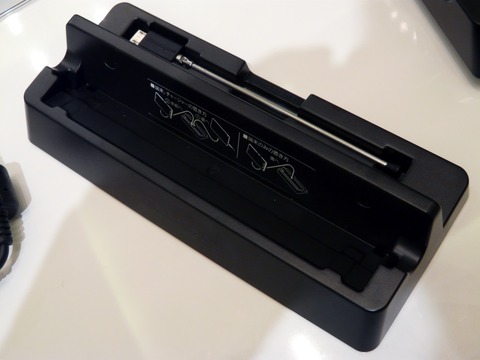 クアッドコアCPUと大画面フルHD液晶をスリムなボディに凝縮!「ELUGA X P-02E」を写真でチェック【レポート】