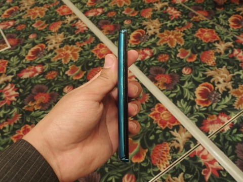 クアッドコアCPUと大画面フルHD液晶をスリムなボディに凝縮!「ELUGA X P-02E」を写真でチェック【レポート】
