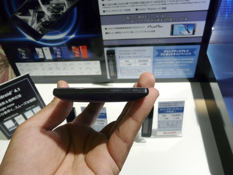 SoftBank 4Gに対応した4.9インチ液晶搭載のハイスペックスマートフォン「AQUOS PHONE Xx 203SH」を写真でチェック【レポート】