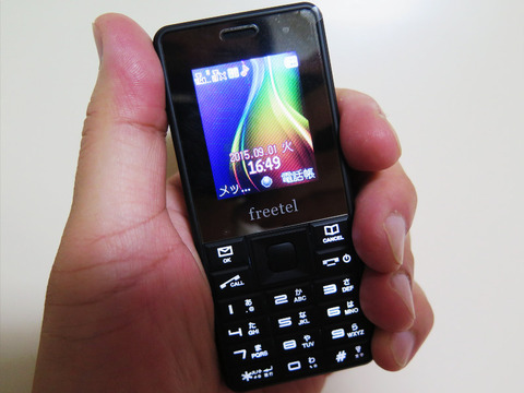 FREETEL simple 2台 SIMフリーガラケー「Simple」が5,980円で