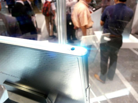 【CEATEC JAPAN 2012】ドコモから発売されるかも!?富士通ブースでWindows 8搭載の新型「ARROWS Tab」を発見【レポート】
