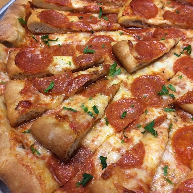 MhTTuQuvWxXRTBYGebAz_vinniespizzeria4
