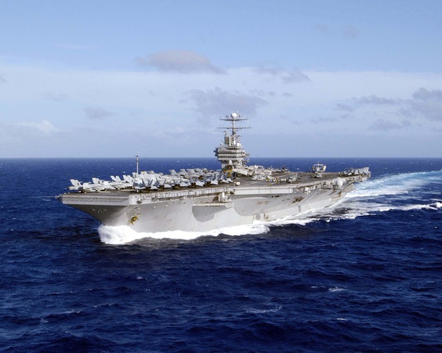 USS_Abraham_Lincoln_(CVN-72)_WesternPacificOcean