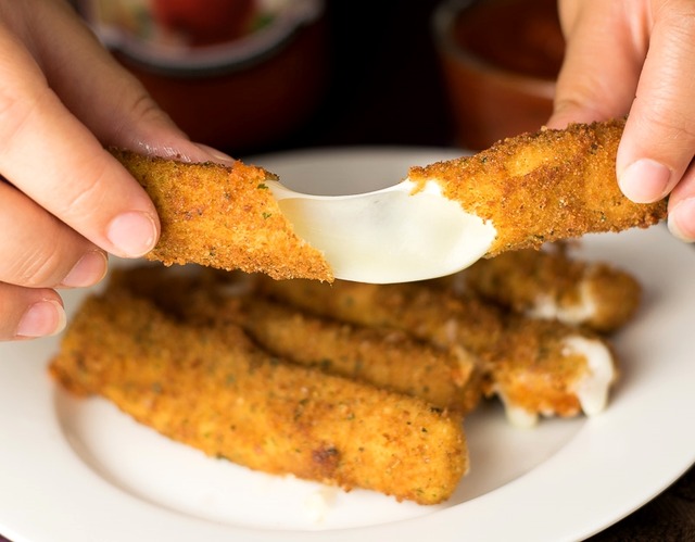homemade-mozzarella-sticks