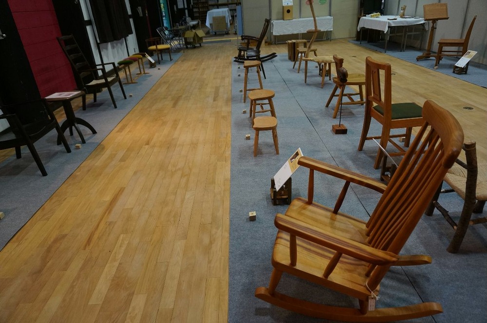 座っ展