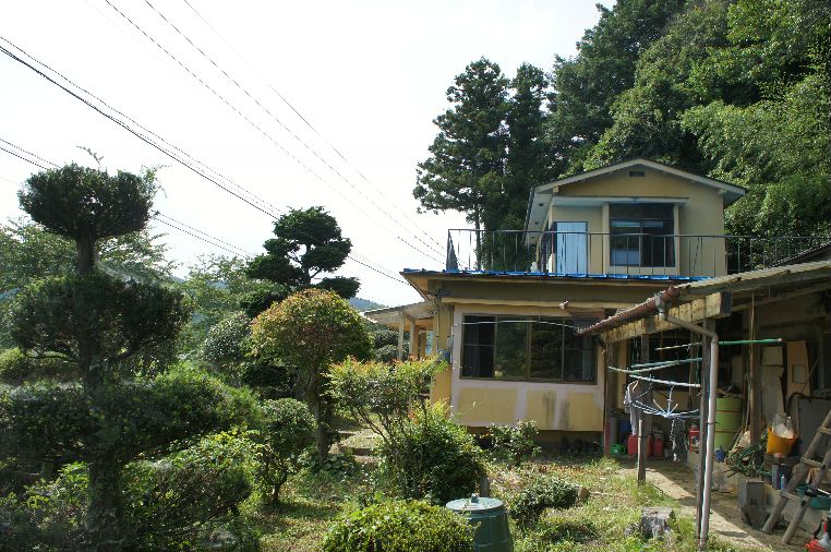 角田の家、東から