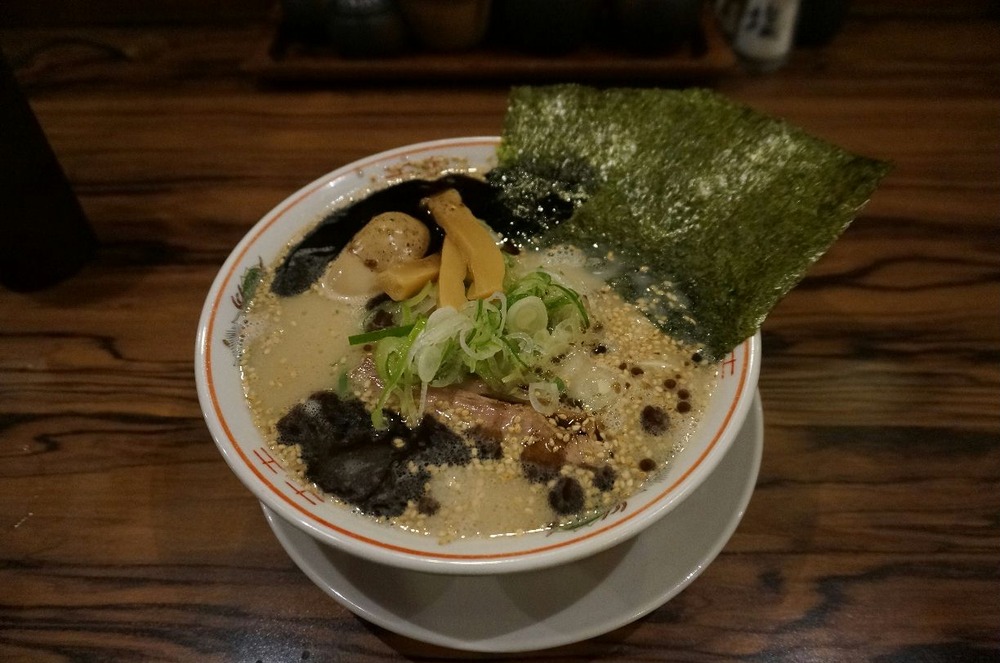これが黒ラーメン！
