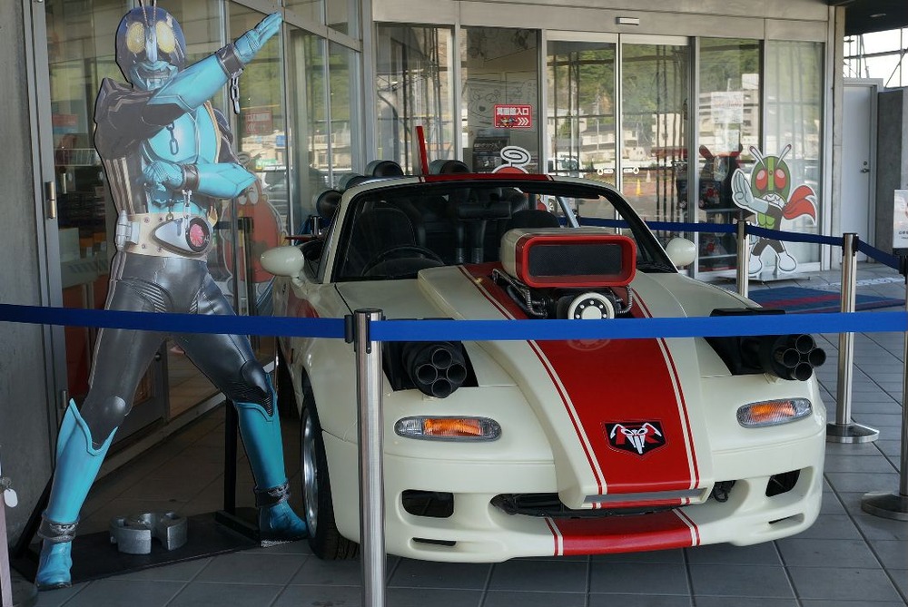 漫画館の車？