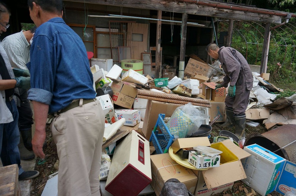小屋のごみ？