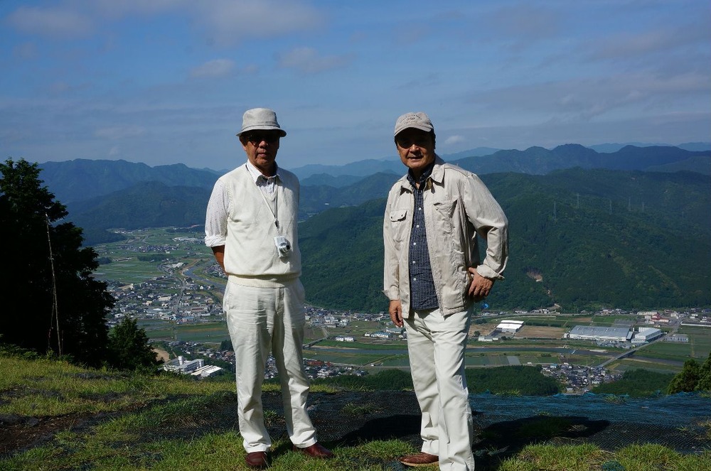 横峰山ハングライダーで佐々木、岡