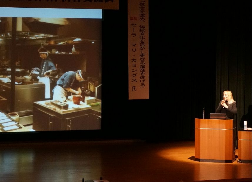 交流会でセーラさんの講演