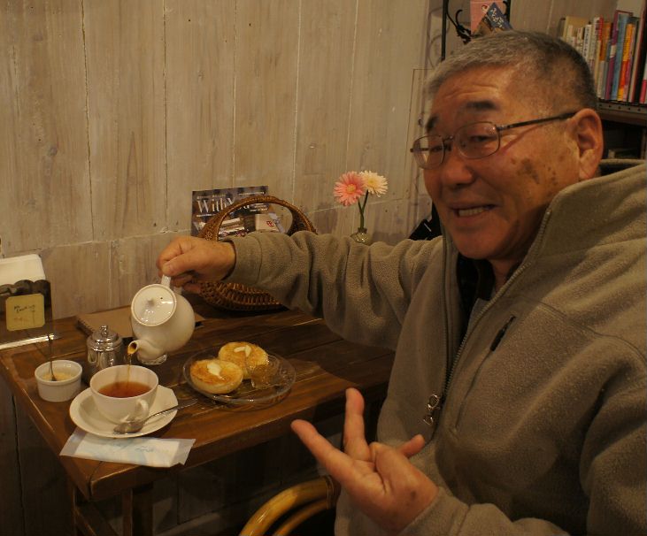 まいまい堂で茶
