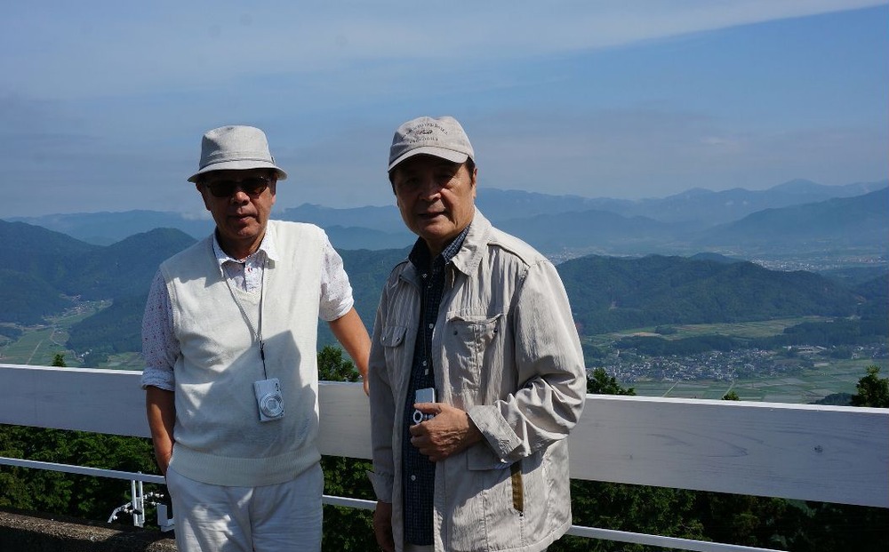 横峰山で佐々木、岡