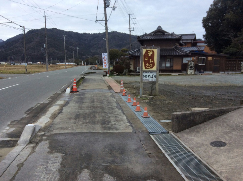 駐車場出入り口工事完成2