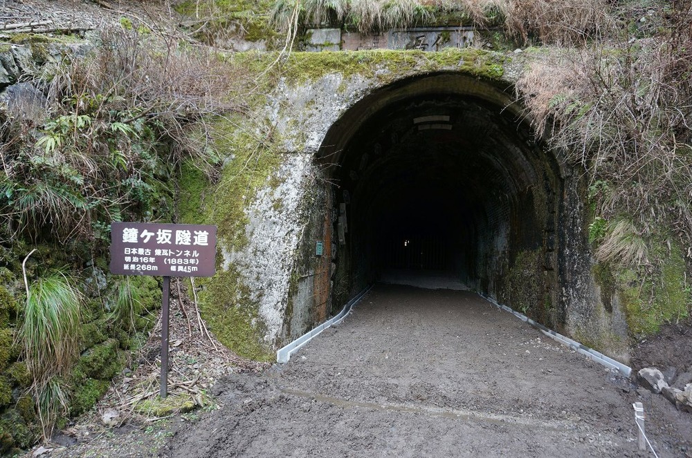 鐘ケ坂隧道２６６ｍ