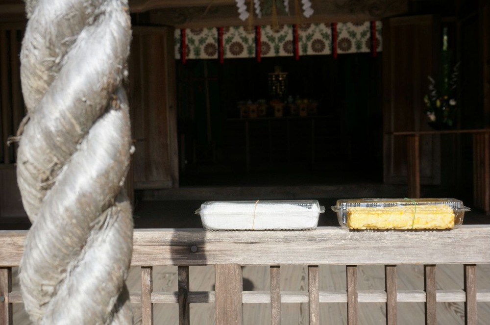 鴨神社元日にそばと出汁巻き奉納
