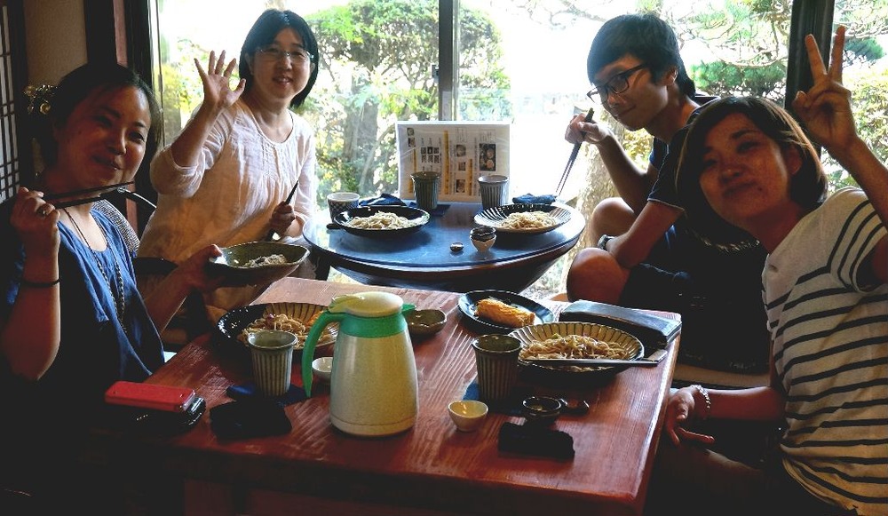 美味しいそば食べてま～～す