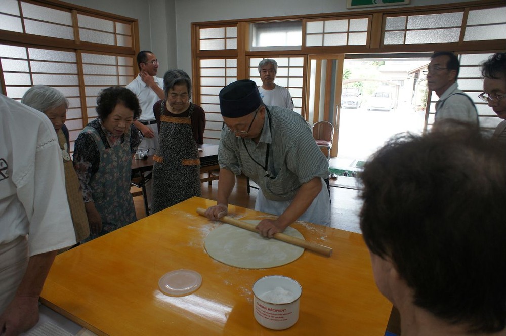 吉見地区活き活きサロンでそば打ち体験３