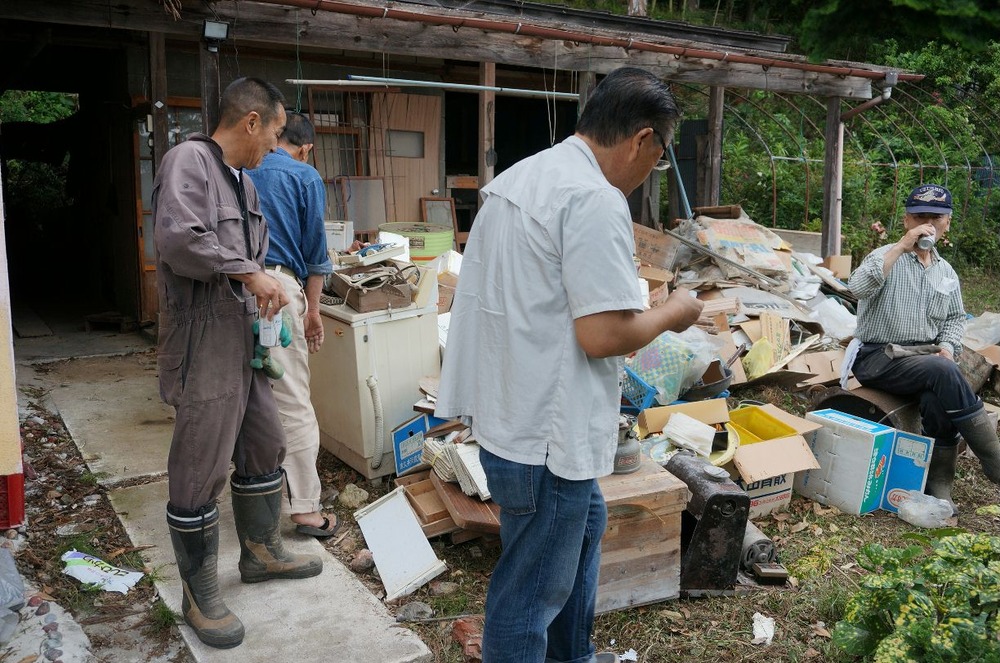 小屋のごみ２