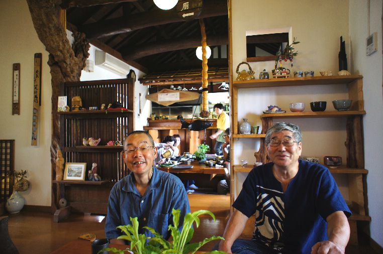 やまぼうし店内で