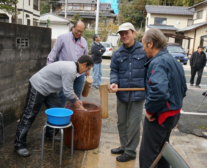 市島地区の餅つき２