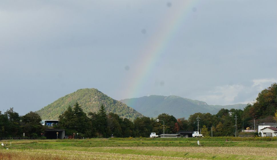 小富士山に虹が