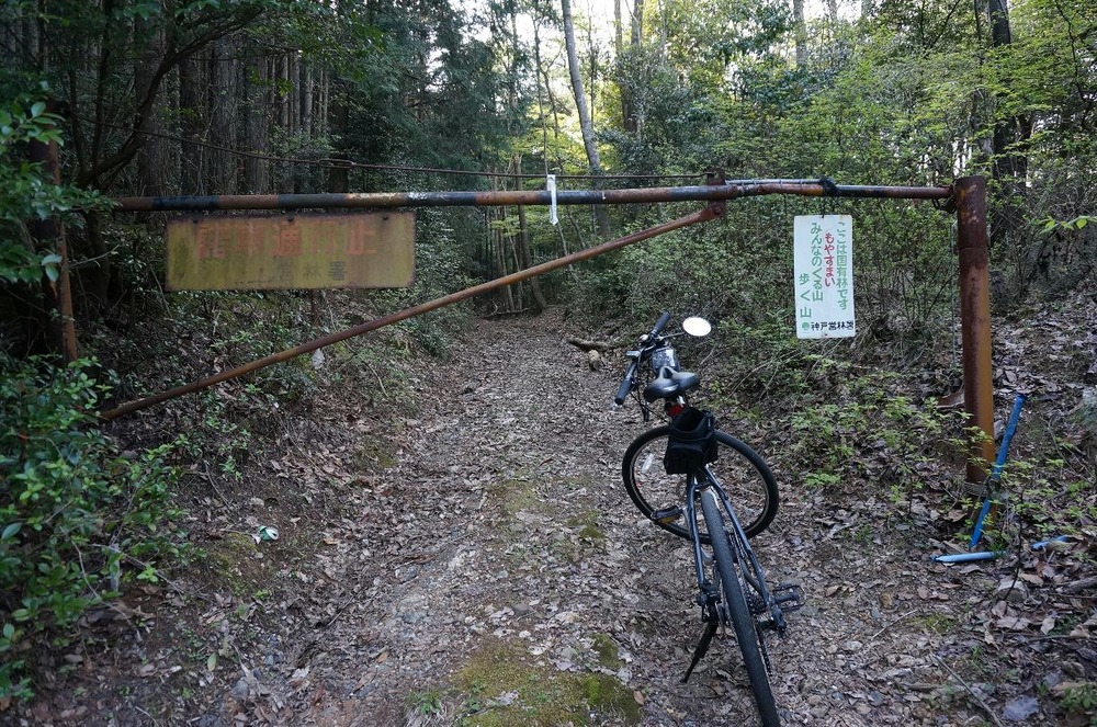 日ケ奥渓谷への道はここから