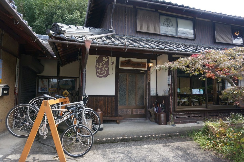 そばんち正門自転車も