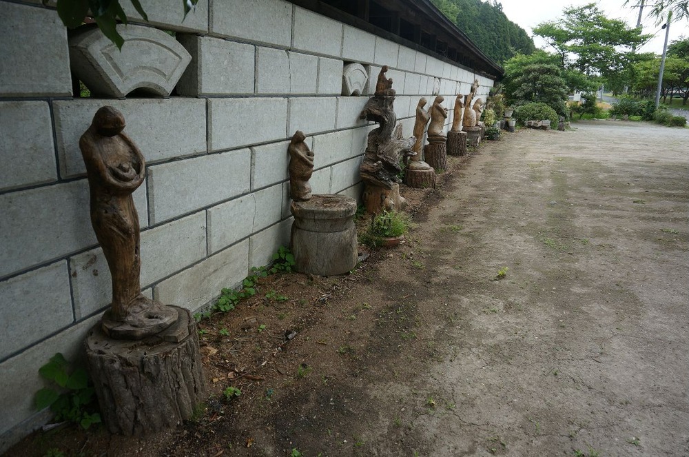 鎮魂の像が増えた