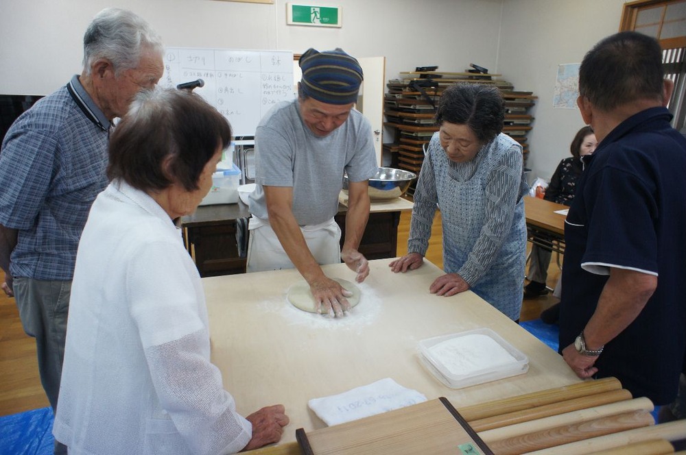 吉見地区活き活きサロンでそば打ち体験２