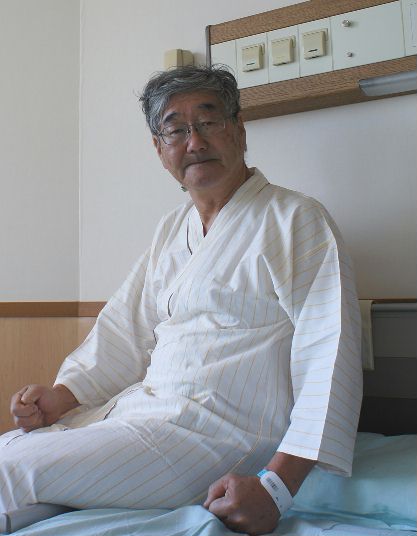 １２月１０日手術服に着替え頑張るぞ