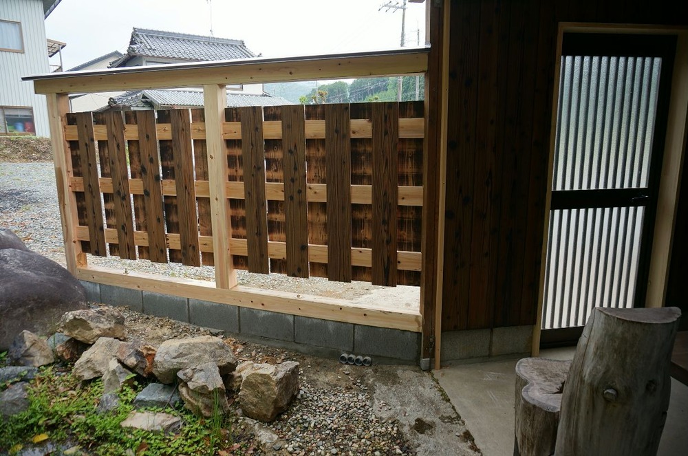 水庭塀の塗装前