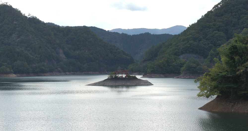 銀山湖