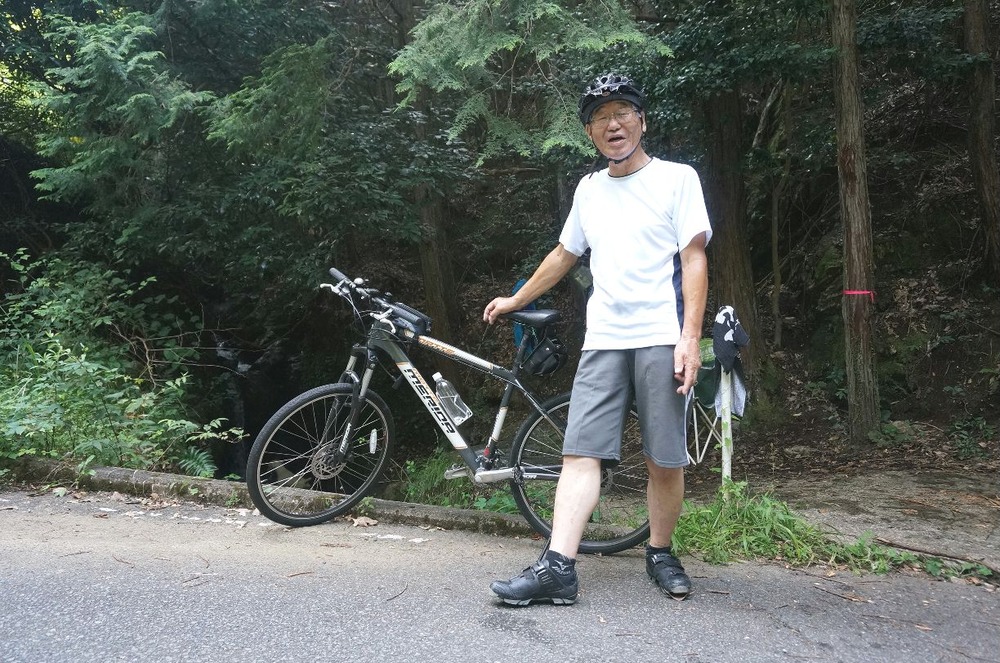 神池寺への道で