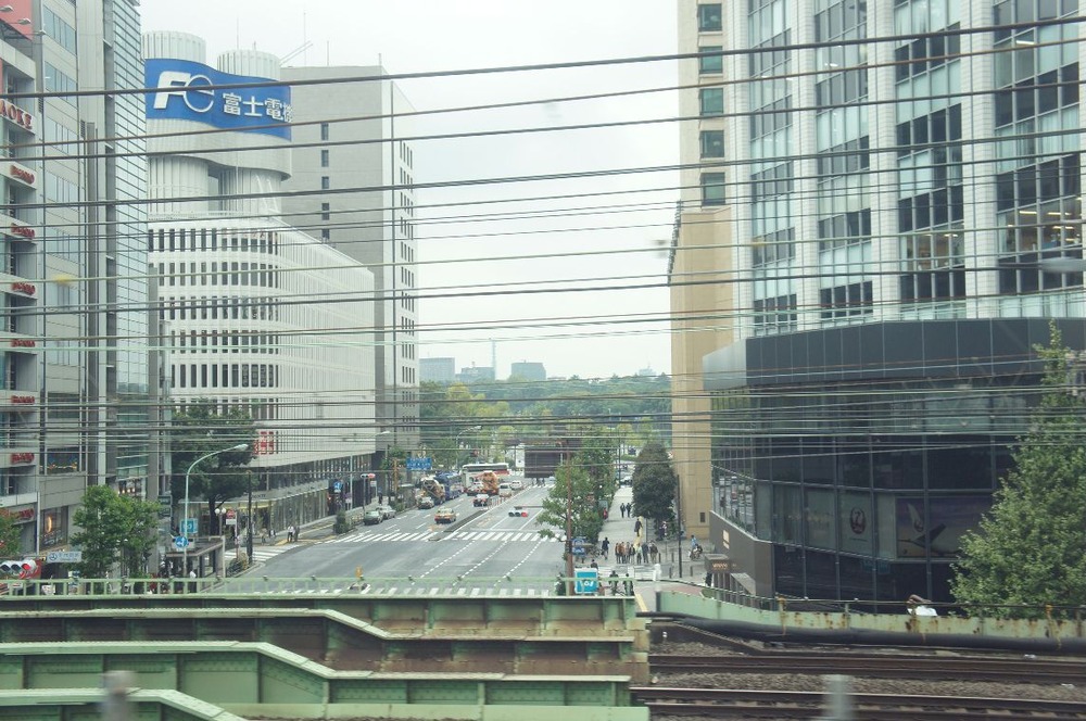 新幹線から東京駅近くで