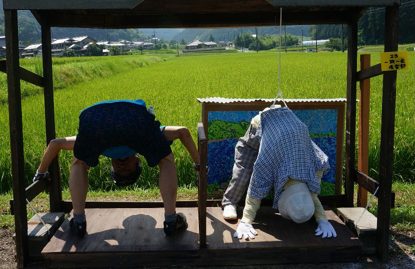 股のぞき