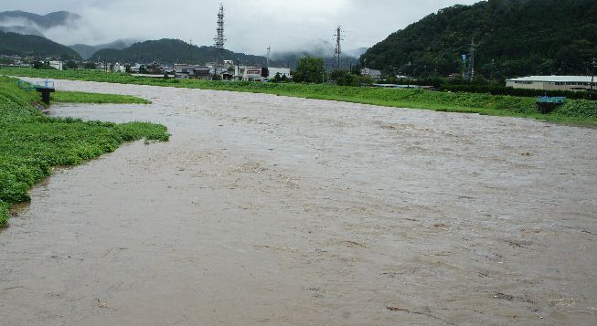 増水の竹田川