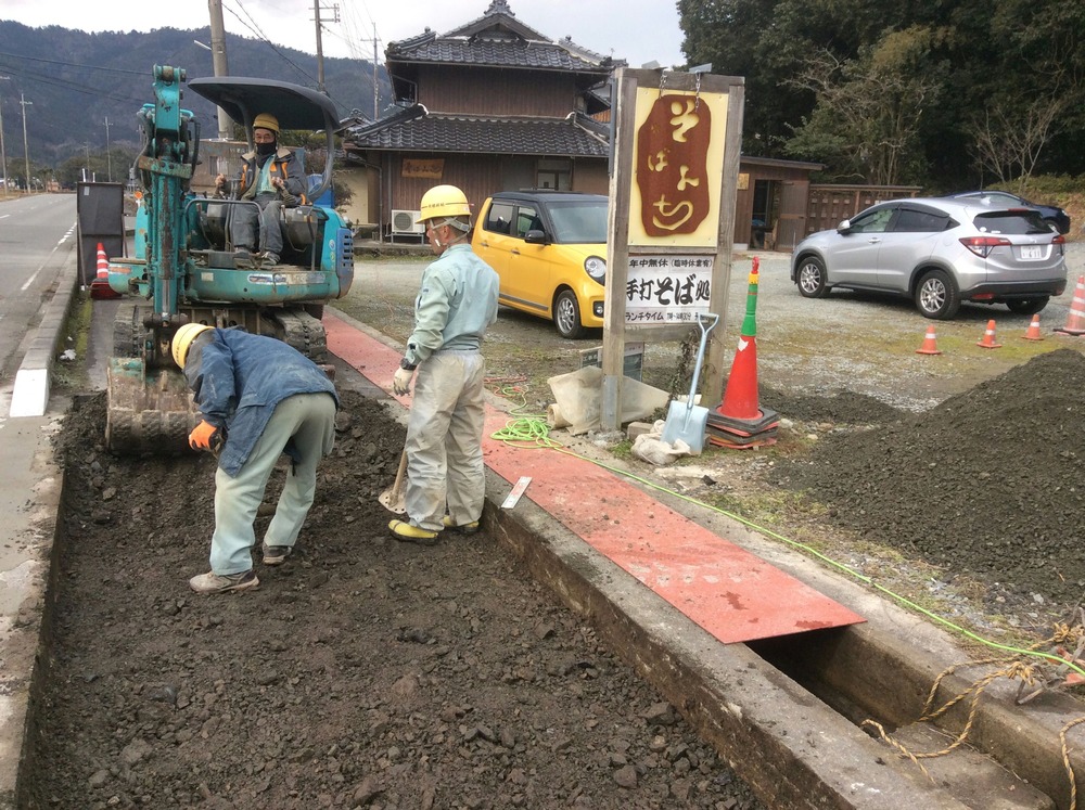 駐車場出入り口工事１