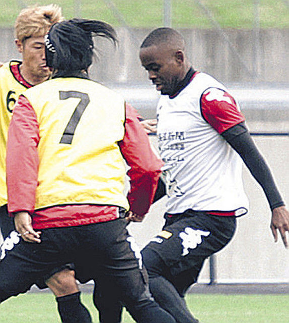 <北海道コンサドーレ札幌>アンゴラ出身のオランダ人MFエルビオが練習に参加! 外国籍枠拡大見込みで