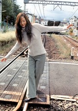 その靴で線路か