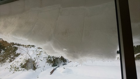 大きくなる雪の壁