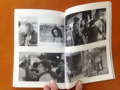 『連続写真展 沖縄で/写真は 記録集』小栗寿一