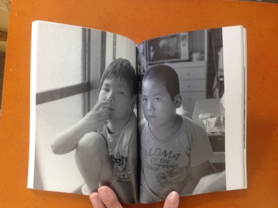 『連続写真展 沖縄で/写真は 記録集』伊禮若奈