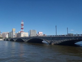 万代橋