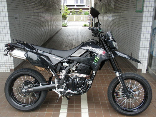140DトラッカーX(黒)右