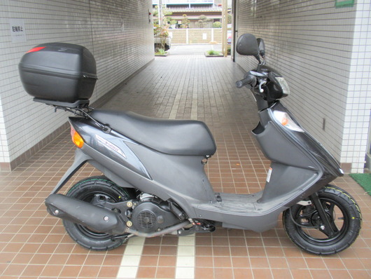 126アドレスV125G(ガンメタ)右
